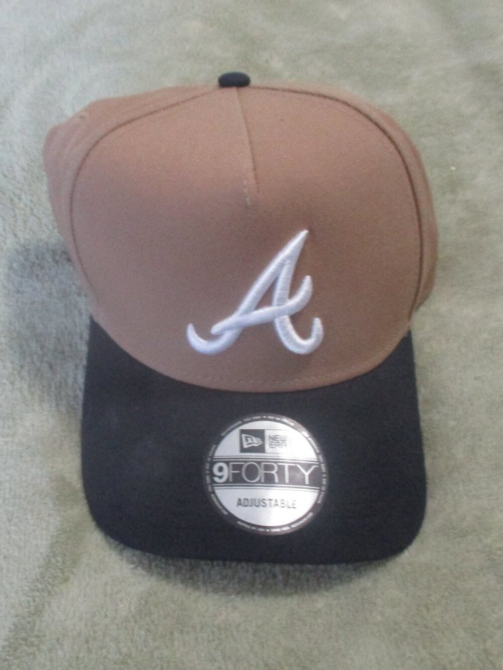 Atlanta Braves New Era 9Forty BB Hat / Cap New. Tan with Black